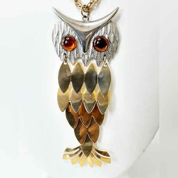 VTG Articulated Owl Pendant Gold Tone Necklace and Earrings - Picture 4 of 9